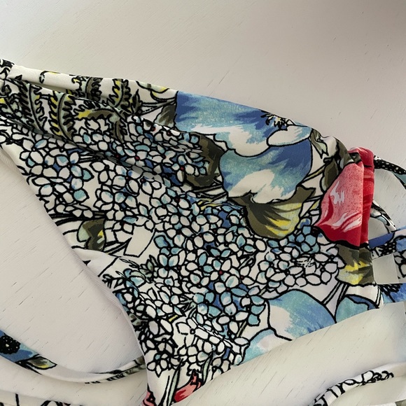 Floral Bikini Swimsuit Top Vince Camuto NEW SMALL - Picture 7 of 9